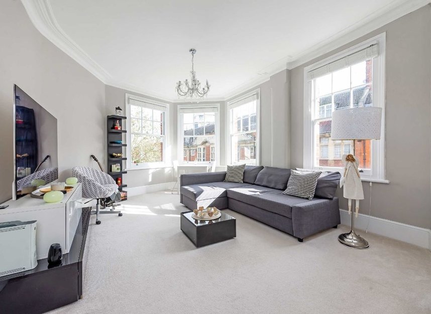 Flat for sale in Hendon Lane, London, N3 (Ref 219834) Dexters