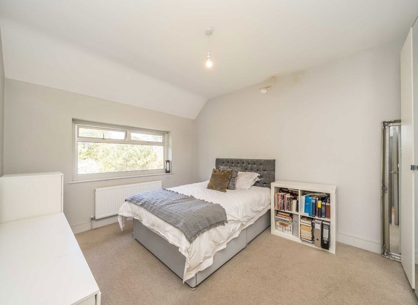 Properties for sale in Hendon Lane - N3 3PS view5