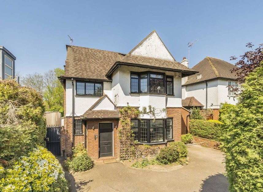 Properties for sale in Hendon Lane - N3 3PS view10