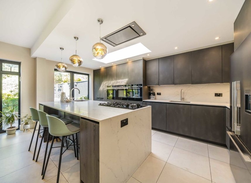 Properties for sale in Hendon Lane - N3 3PS view1