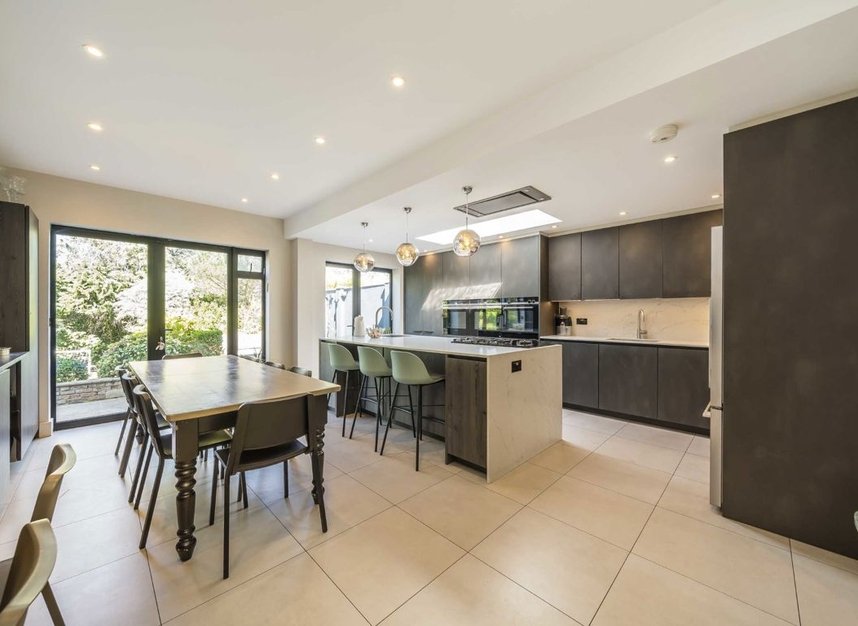 Properties for sale in Hendon Lane - N3 3PS view8