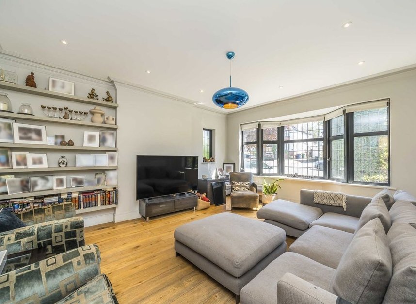 Properties for sale in Hendon Lane - N3 3PS view3