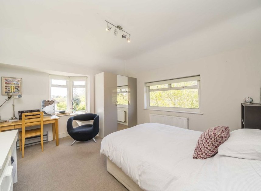 Properties for sale in Hendon Lane - N3 3PS view6
