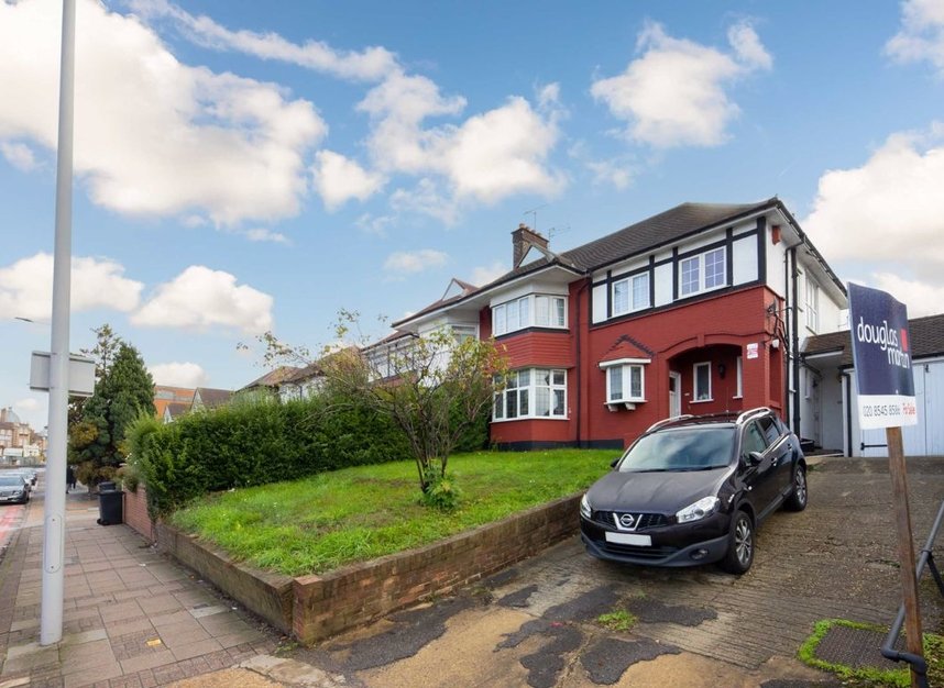 Flat for sale in Hendon Way, Hendon, NW4 (Ref 194321) Dexters