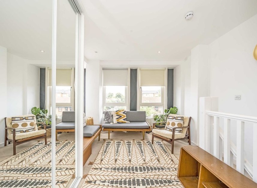 Flat for sale in Hertford Road, London, N1 (Ref 208675) Dexters