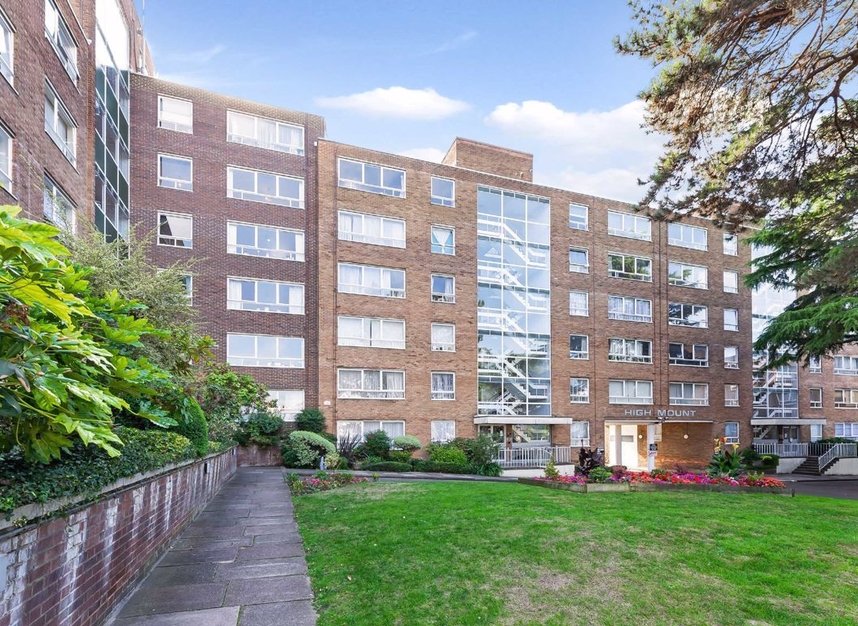 Flat for sale in High Mount, Hendon, NW4 (Ref 194324) Dexters