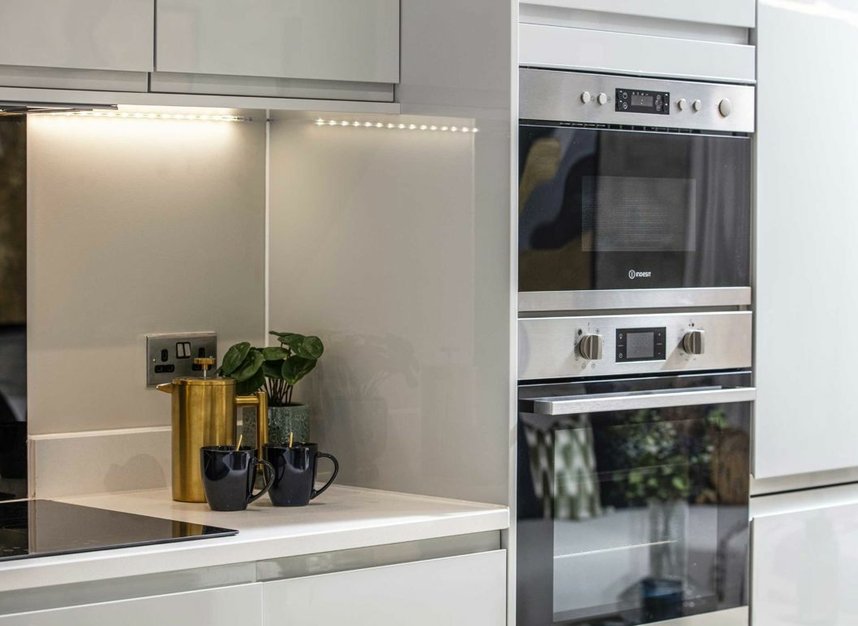 Properties for sale in High Street - TW8 0AA view1