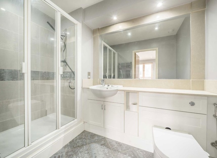 Properties for sale in High Street - TW8 8LD view9