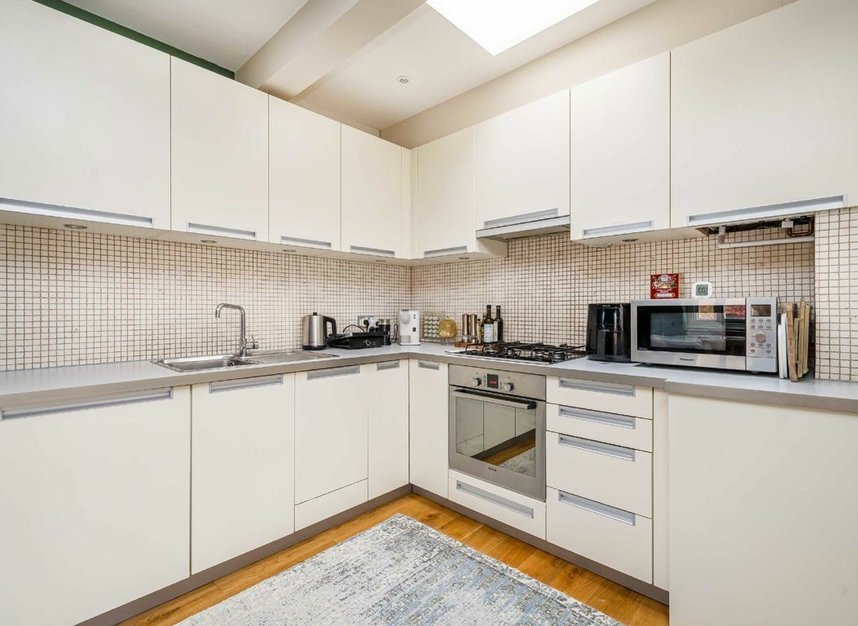 Properties for sale in High Street - TW12 2SW view5