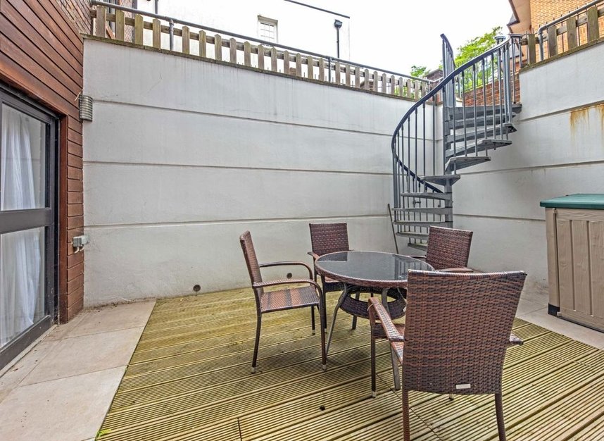 Properties for sale in High Street - TW12 2SQ view6