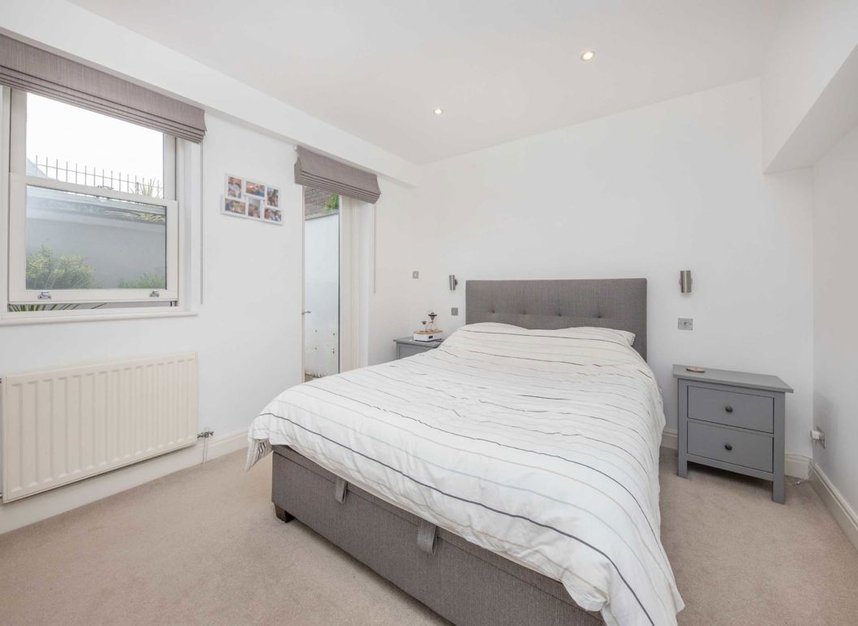 Properties for sale in High Street - TW12 2SQ view5