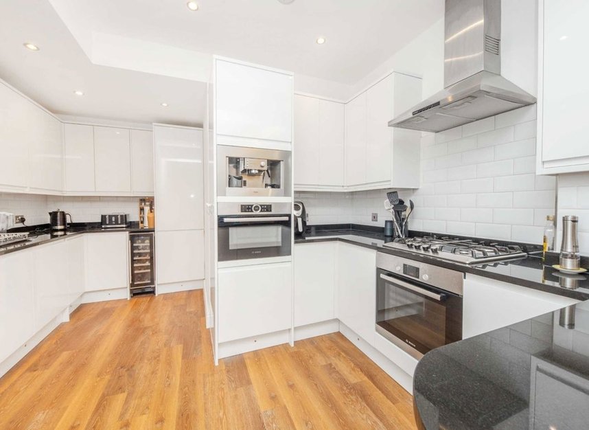 Properties for sale in High Street - TW12 2SQ view2