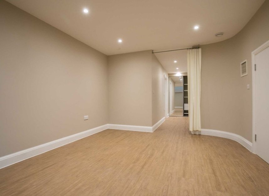 Properties for sale in High Street - TW12 1NS view6