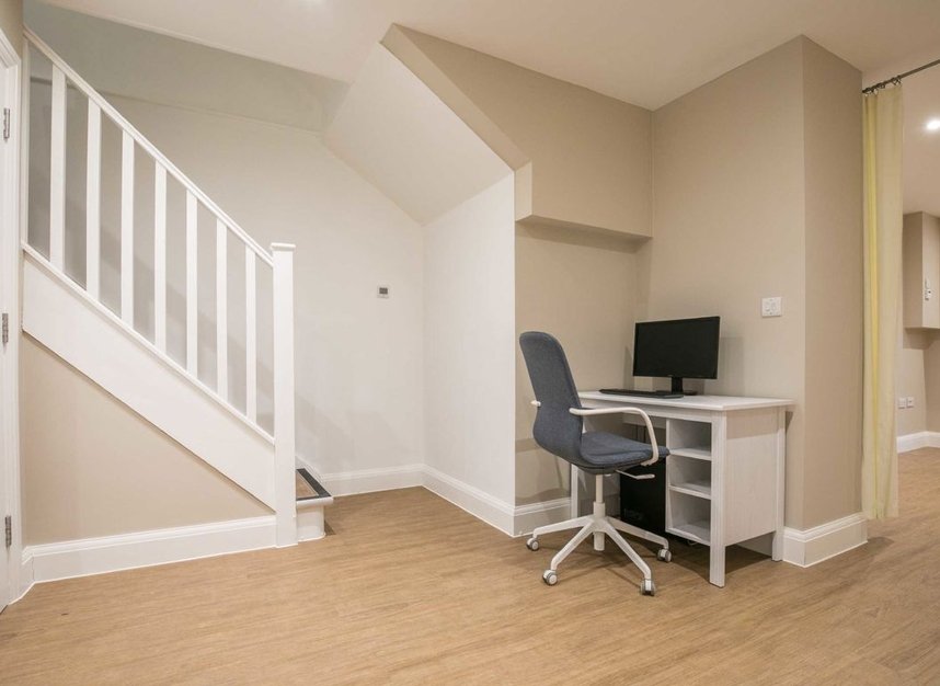 Properties for sale in High Street - TW12 1NS view4