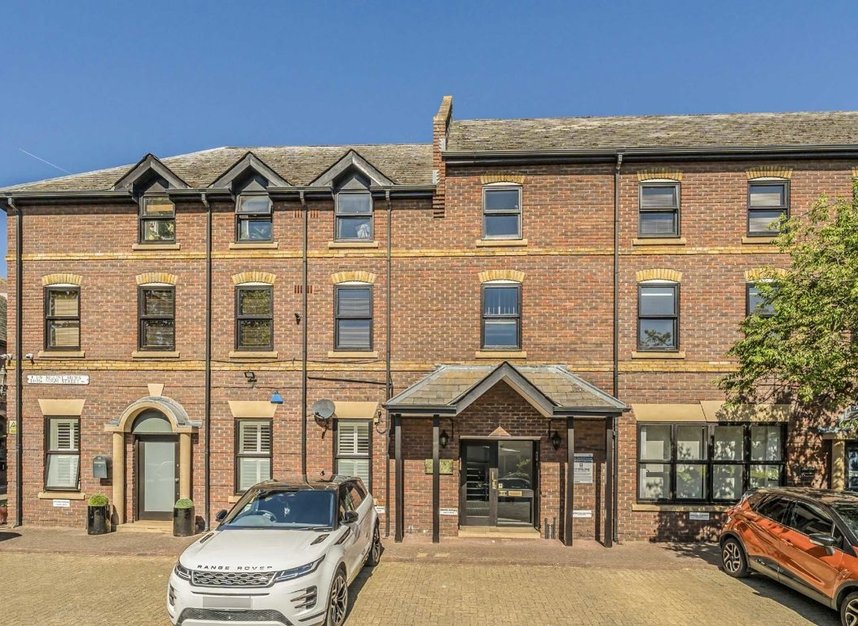 Properties for sale in High Street - TW12 2SA view1