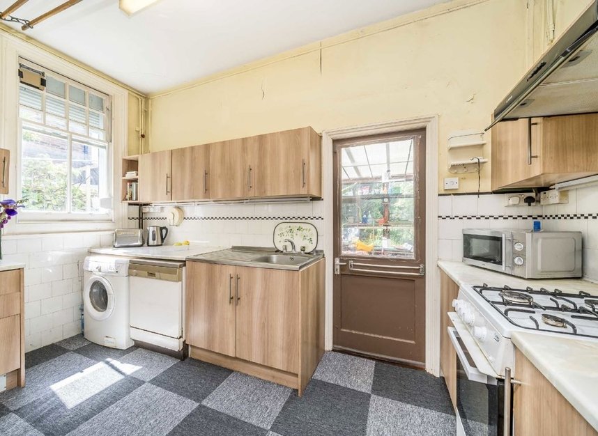 Properties for sale in High Street - TW12 2SX view3