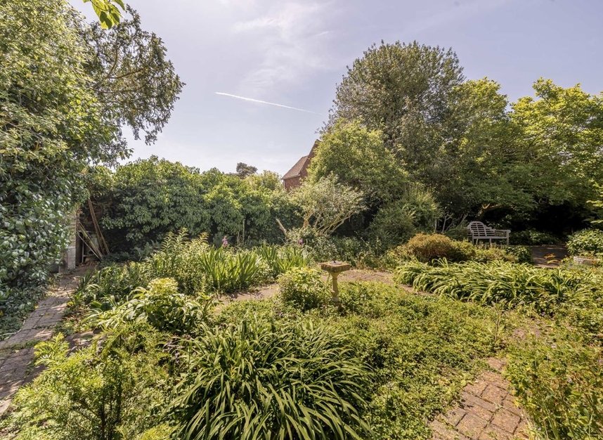 Properties for sale in High Street - TW12 2SX view7