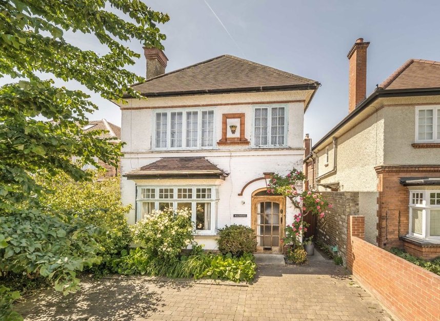 Properties for sale in High Street - TW12 2SX view1