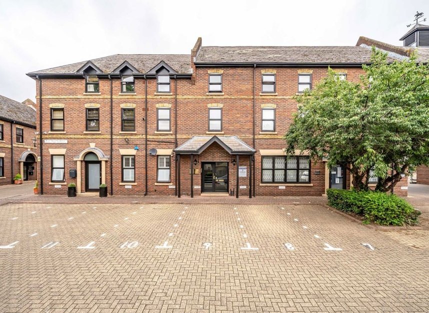 Properties for sale in High Street - TW12 2SA view1