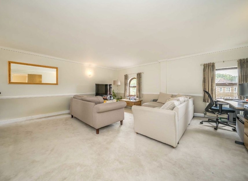 Properties for sale in High Street - TW12 2SA view2
