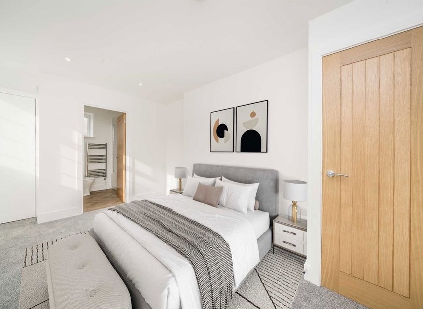 Properties for sale in High Street - KT7 0SF view4