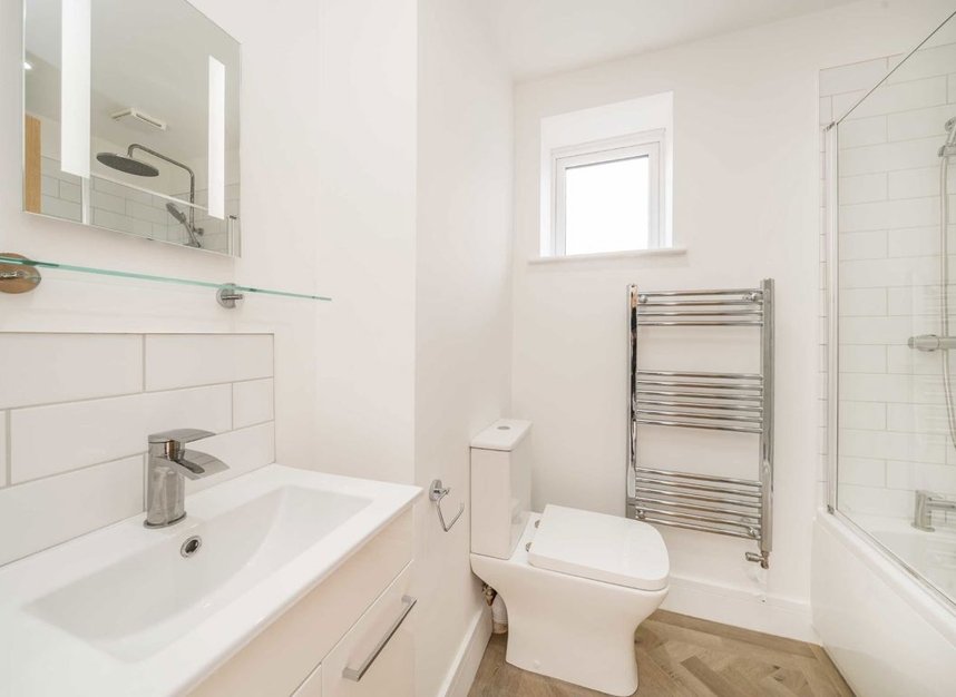 Properties for sale in High Street - KT7 0SF view5