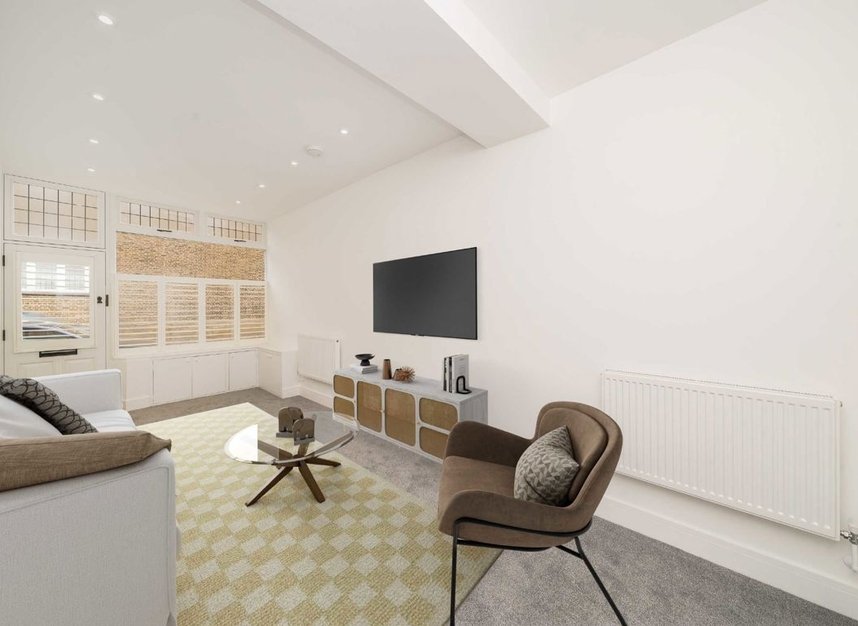 Properties for sale in High Street - KT7 0SF view3