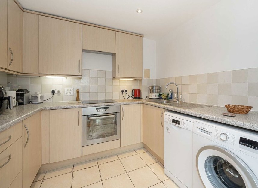 Properties for sale in Highfield Road - TW13 4GR view5