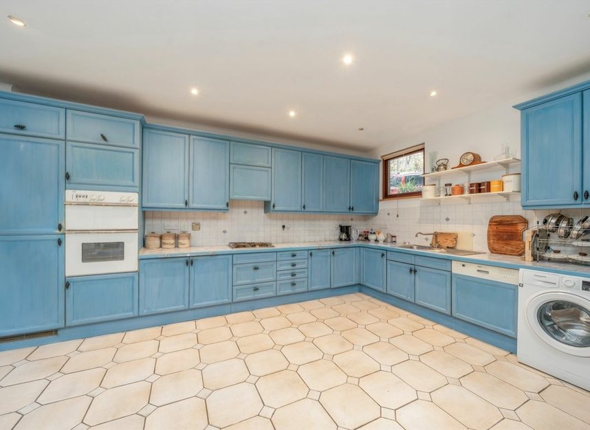 Properties for sale in Highfields Grove - N6 6HN view3