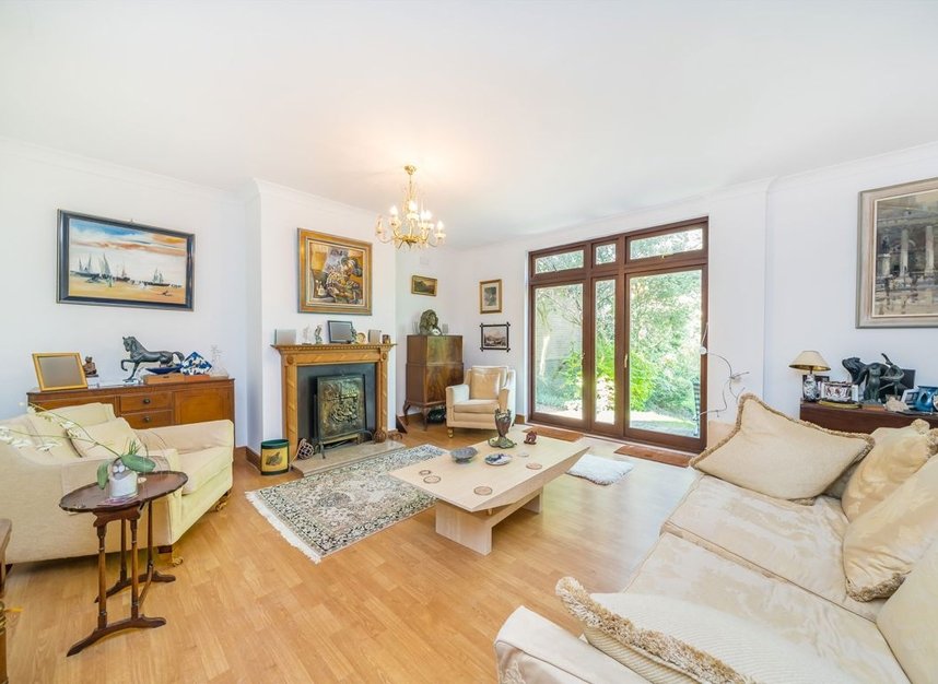 Properties for sale in Highfields Grove - N6 6HN view2