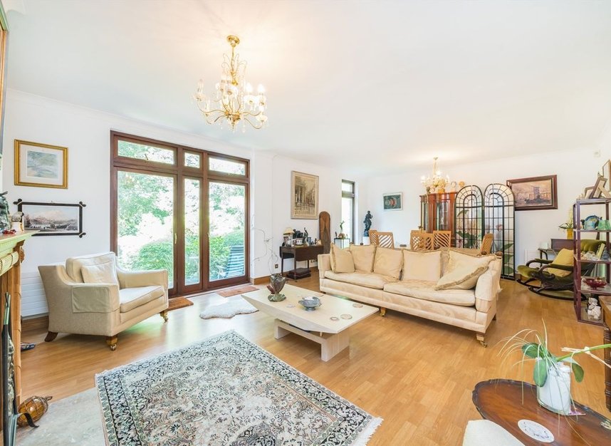 Properties for sale in Highfields Grove - N6 6HN view9