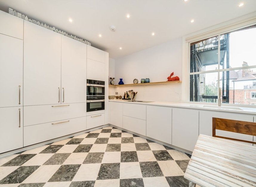 Properties for sale in Highgate West Hill - N6 6AS view4