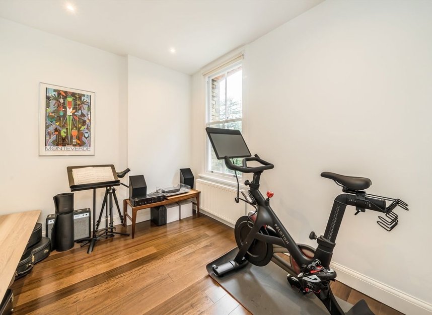 Properties for sale in Highgate West Hill - N6 6AS view8