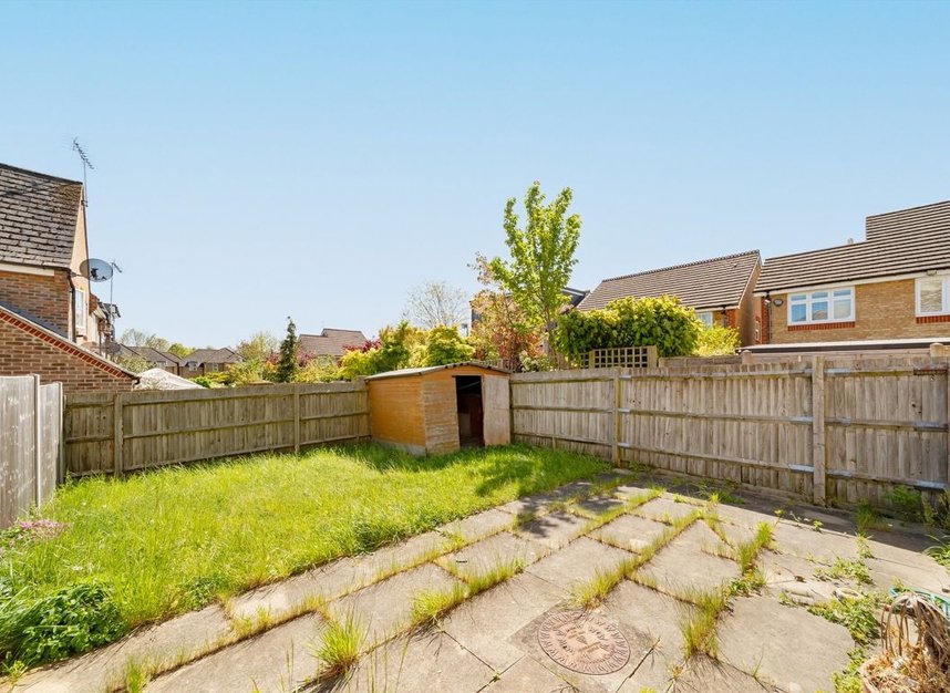 Properties for sale in Highgrove Close - N11 3PT view7