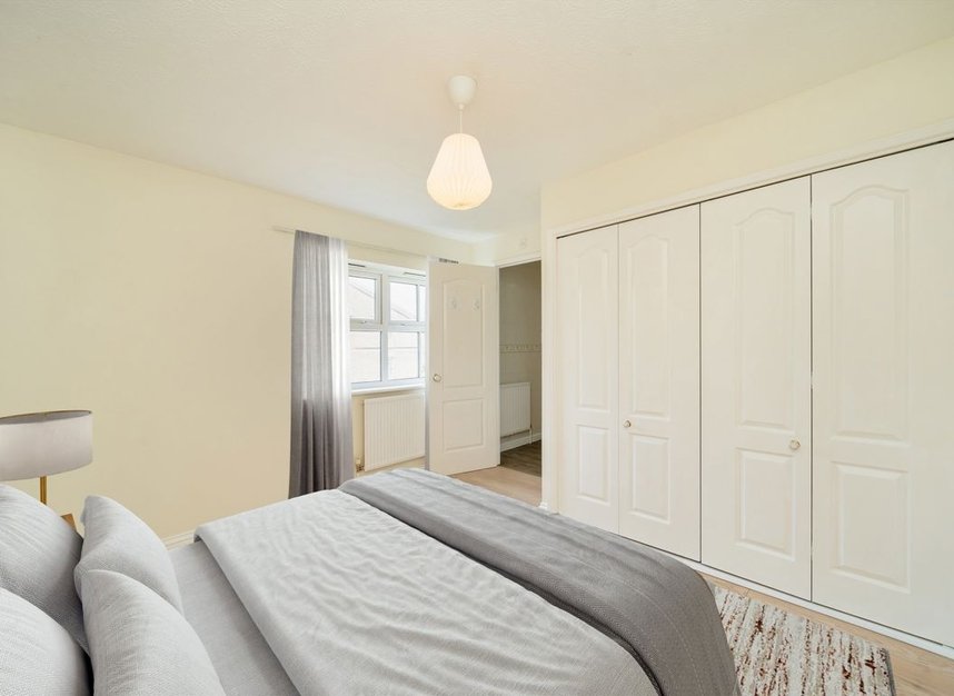 Properties for sale in Highgrove Close - N11 3PT view6