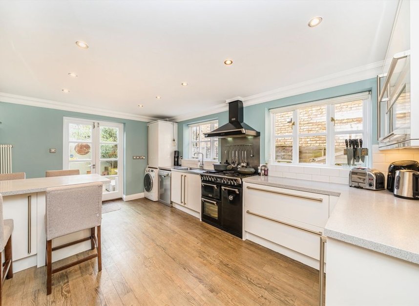 Properties for sale in Hillcourt Road - SE22 0PF view2