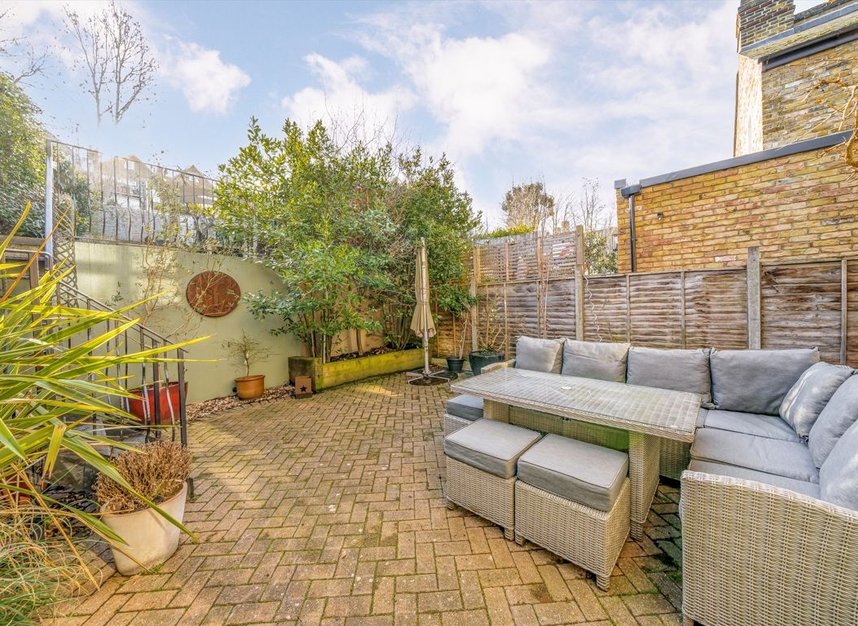 Properties for sale in Hillcourt Road - SE22 0PF view3