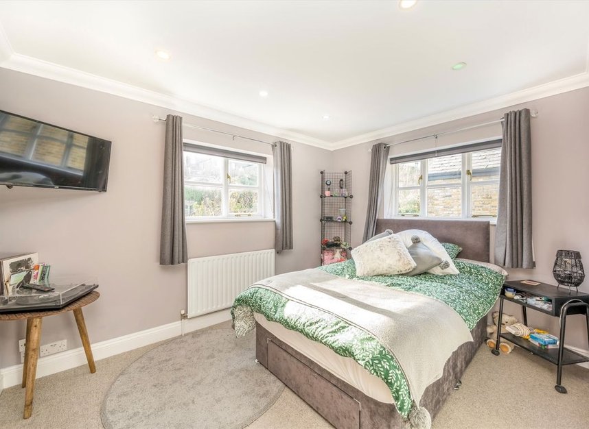 Properties for sale in Hillcourt Road - SE22 0PF view7