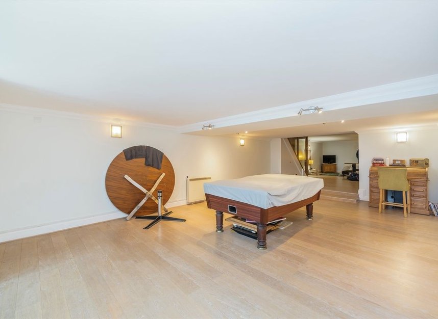Properties for sale in Hillcourt Road - SE22 0PF view8