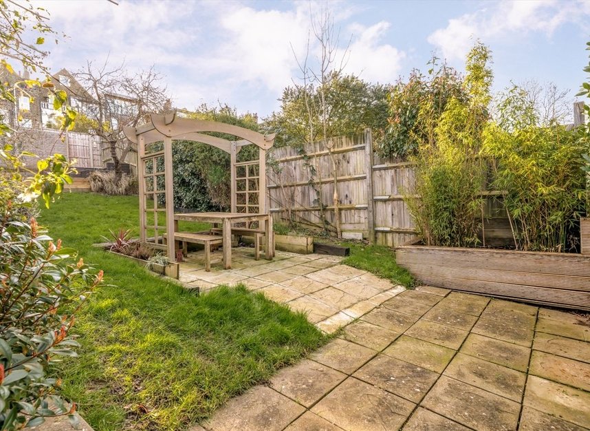 Properties for sale in Hillcourt Road - SE22 0PF view5