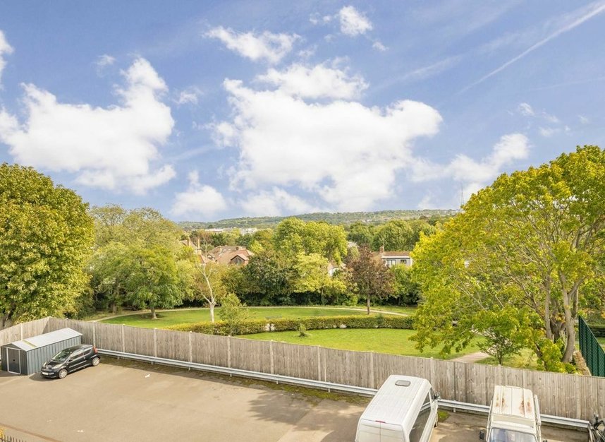 Properties for sale in Hillside Road - SW2 3HL view4