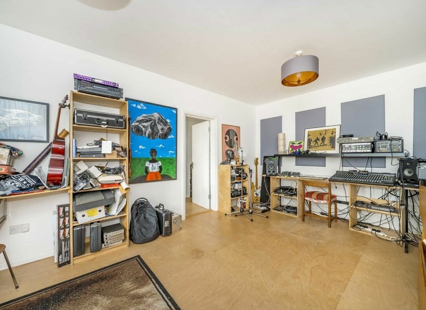 Properties for sale in Hillside Road - SW2 3HL view18