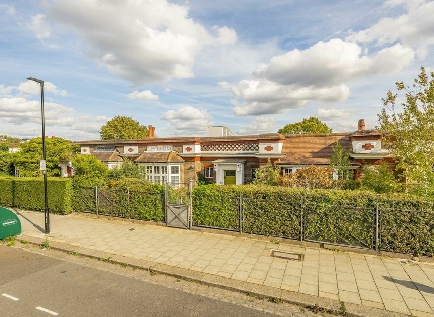 Properties for sale in Hillside Road - SW2 3HL view1