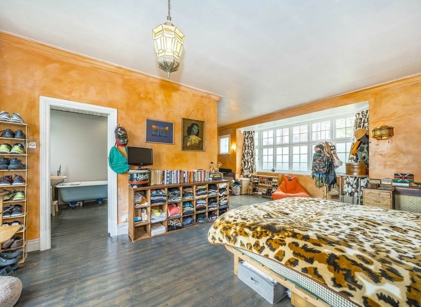 Properties for sale in Hillside Road - SW2 3HL view8