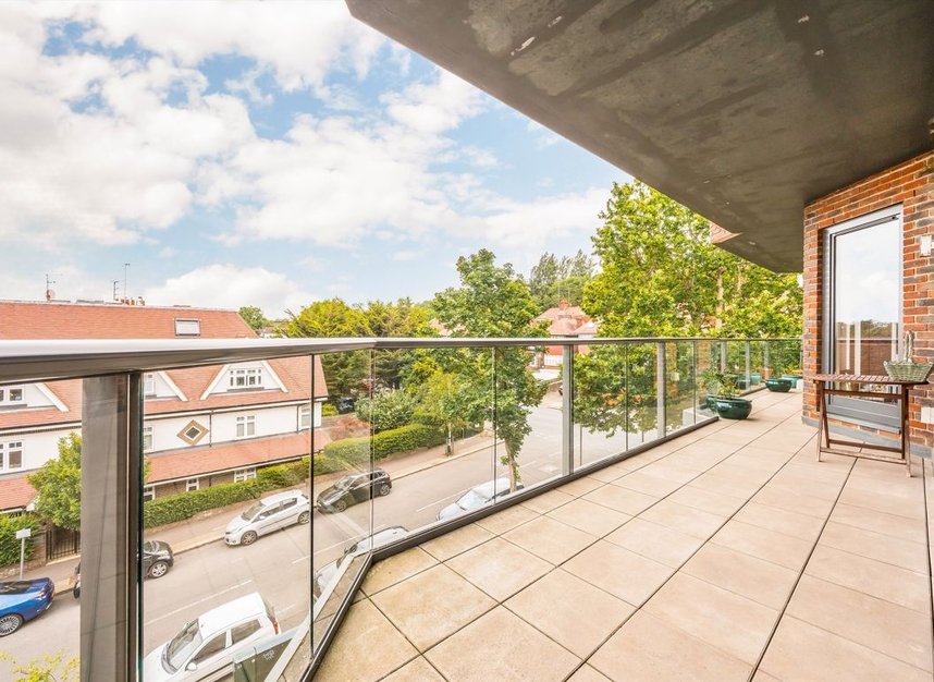 Properties for sale in Hodford Road - NW11 8NL view2
