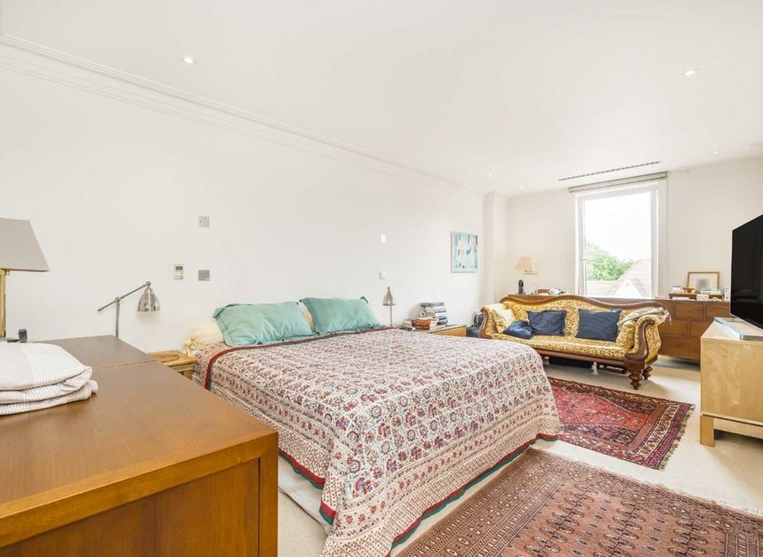 Properties for sale in Hodford Road - NW11 8NL view7