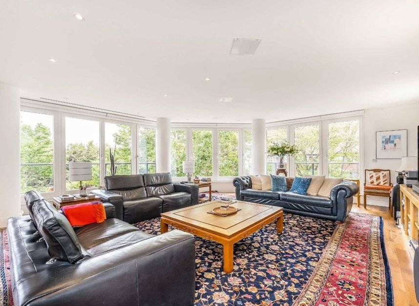 Properties for sale in Hodford Road - NW11 8NL view3