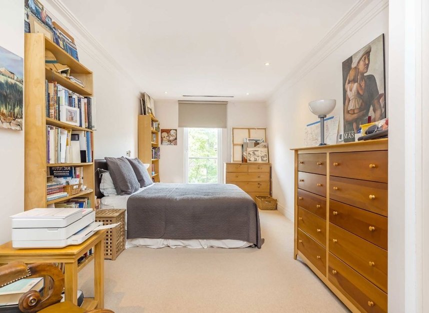 Properties for sale in Hodford Road - NW11 8NL view9