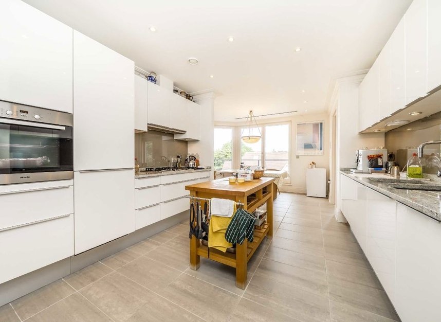 Properties for sale in Hodford Road - NW11 8NL view5