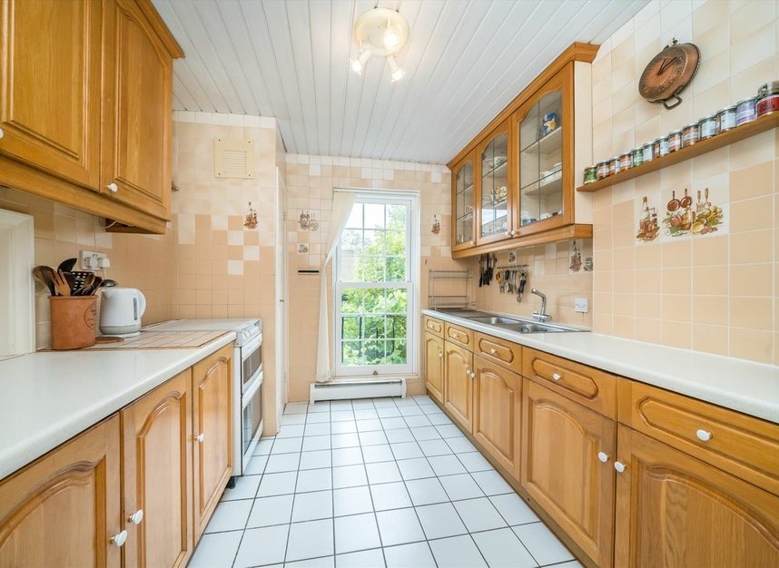 Properties sold in Hogarth Way - TW12 2EL view4